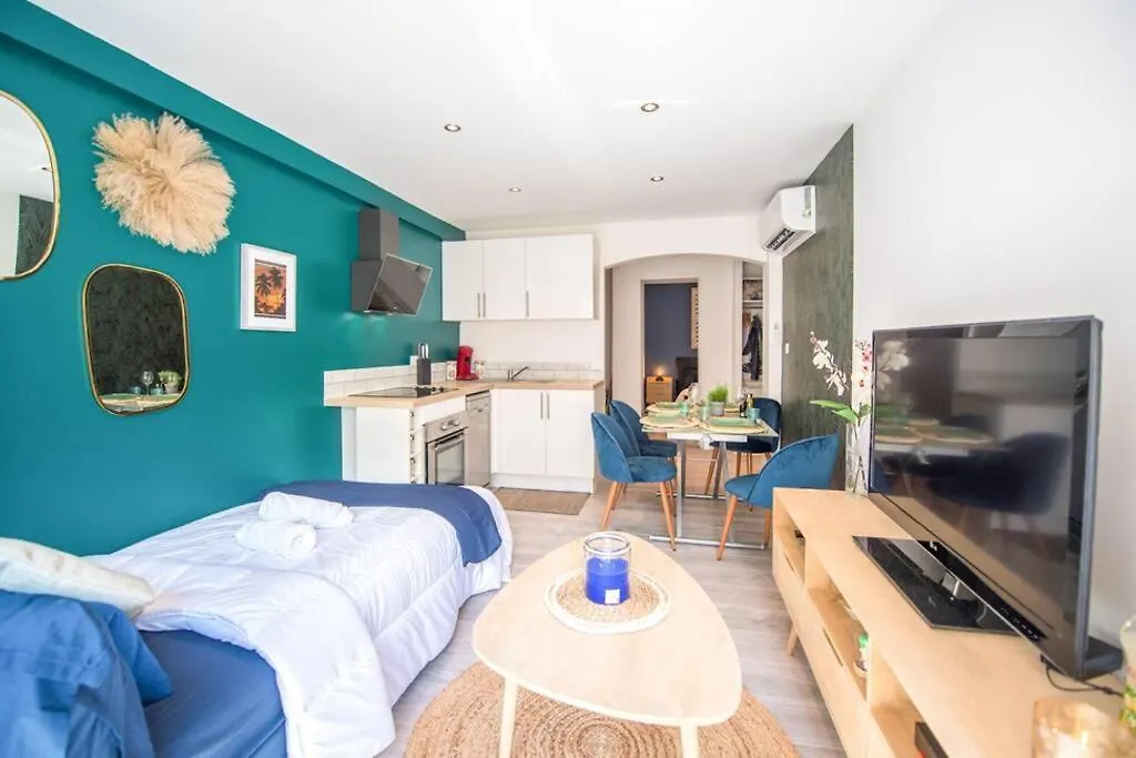 4 Couchages Climatise Direct Plage Wifi Parking Antibes 0*,  France